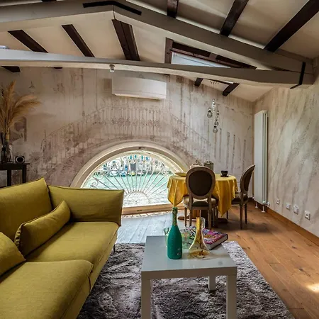 Rubino Fireplace & Water View - By Sleep In Murano *