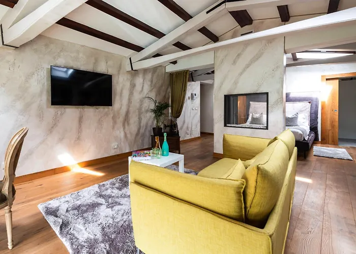 Apartment Rubino Fireplace & Water View - By Sleep In Murano Venice