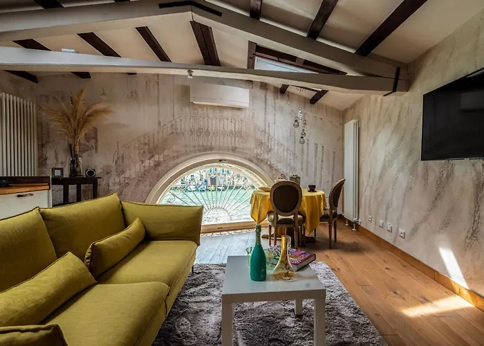 Rubino Fireplace & Water View - By Sleep In Murano *