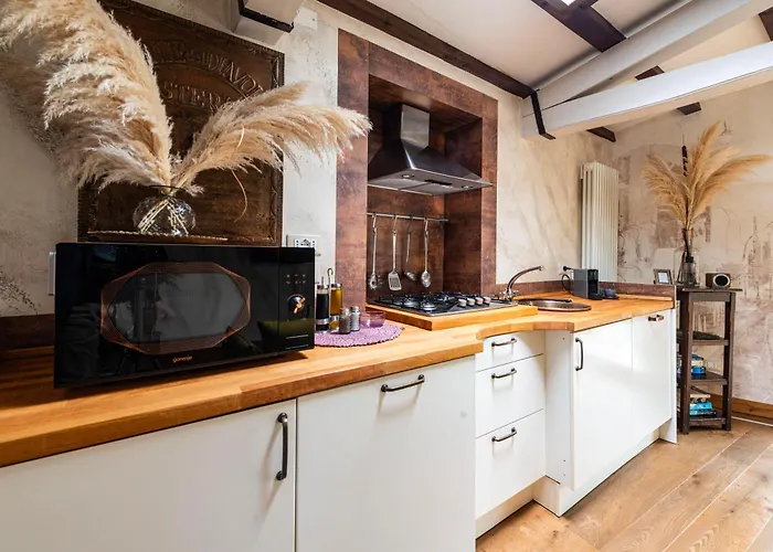 Rubino Fireplace & Water View - By Sleep In Murano