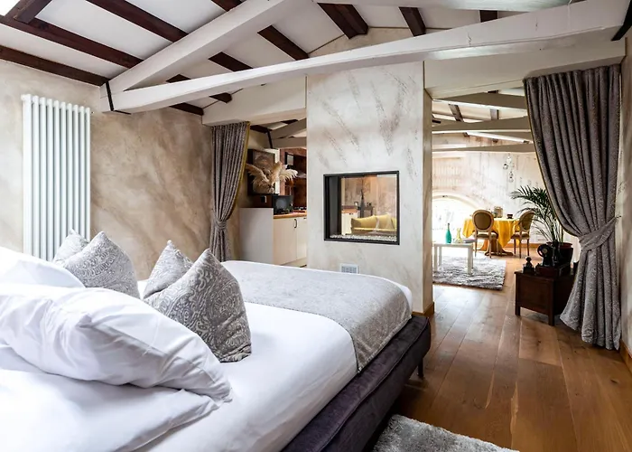 Rubino Fireplace & Water View - By Sleep In Murano 公寓 *