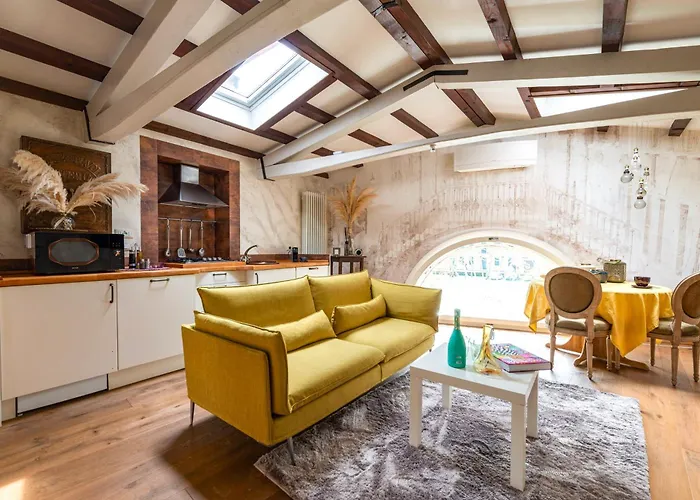 Rubino Fireplace & Water View - By Sleep In Murano *